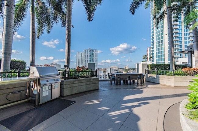 Building Photo - 777 N Ashley Dr