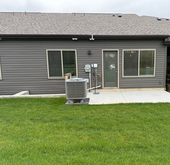 Building Photo - Brand New Spacious 2 bed/2.5 bath townhome...