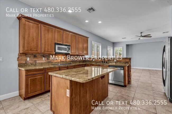 Building Photo - 3732 S Halsted Dr