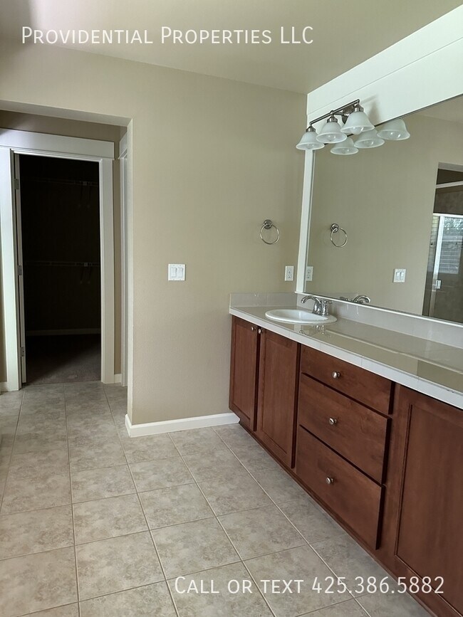 Building Photo - 17020 NE 118th Way