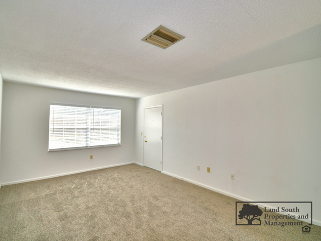 Building Photo - 1920 Edgewood Dr