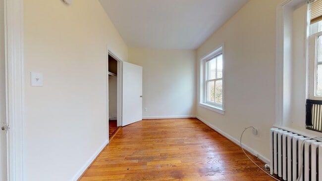 Building Photo - 109 C St SE