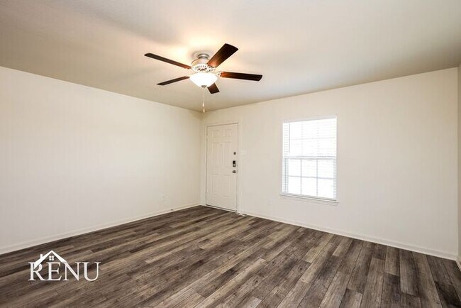 Building Photo - 11018 Yonder Flts