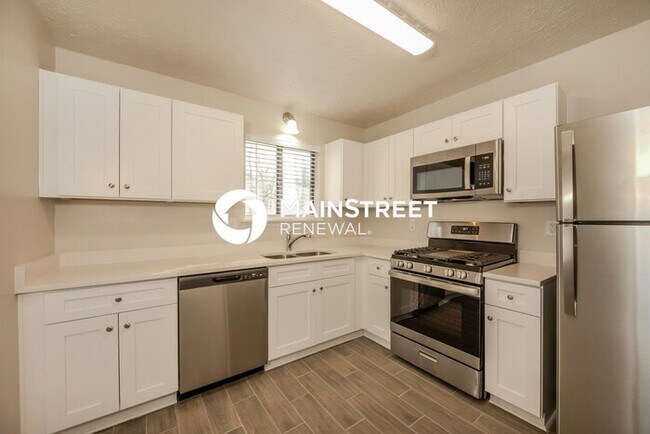 Building Photo - 4 Bedroom Pet-Friendly Home in Ellenwood, GA with Main Street Renewal
