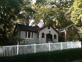 Building Photo - 1085 Bellevue Dr NE