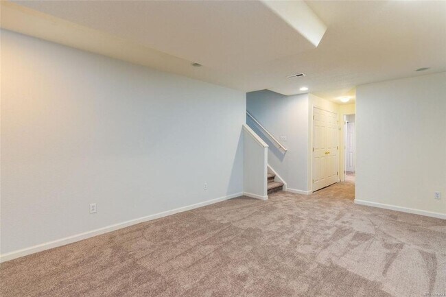 Building Photo - AMAZING 4 Bed 4 Bath Single Family Home in...