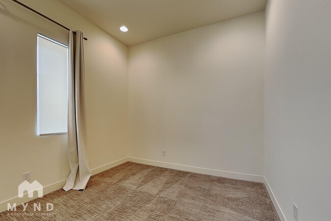 Building Photo - 6807 E Orion Dr