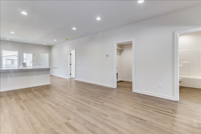 Building Photo - Beautiful Four Bedroom, Two Bathroom