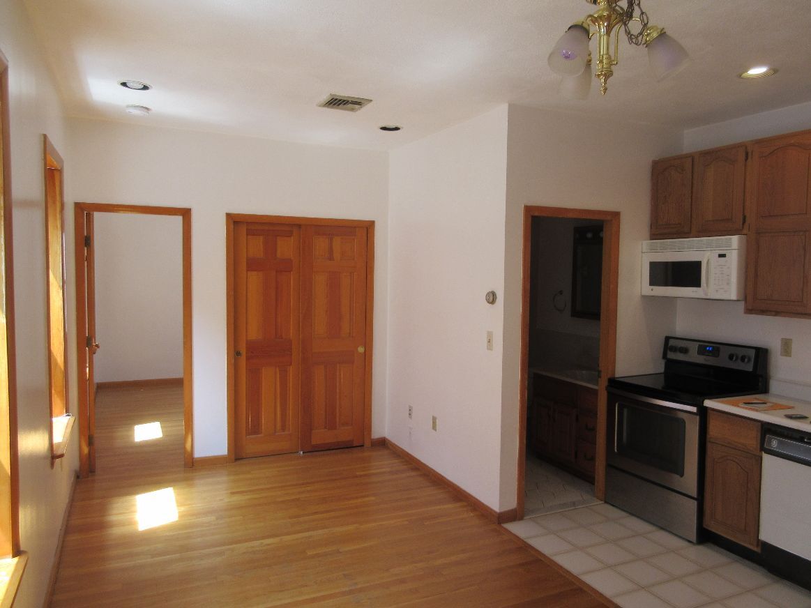 Building Photo - 374 North St