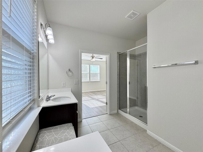 Building Photo - 320 La Escalera Dr