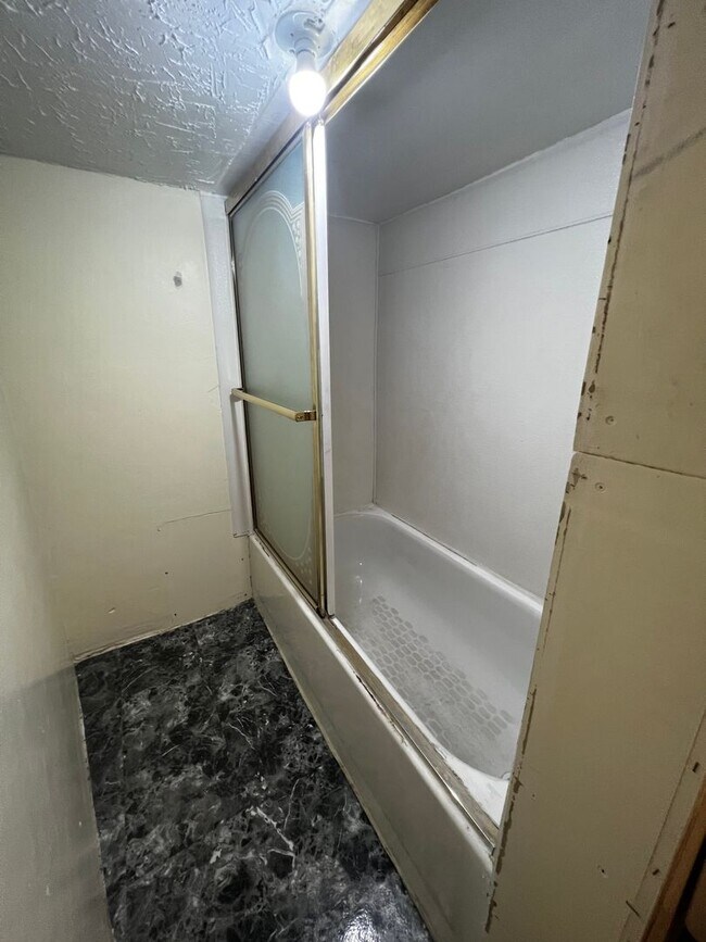 Building Photo - 428 7th St