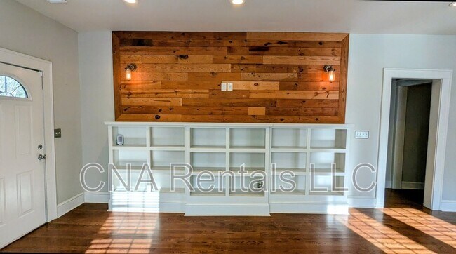 Building Photo - 1411 May Ave SE