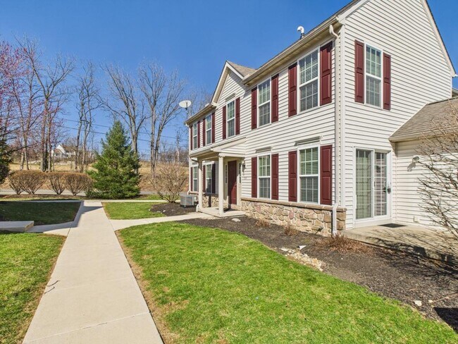 Building Photo - 720 E Newport Rd