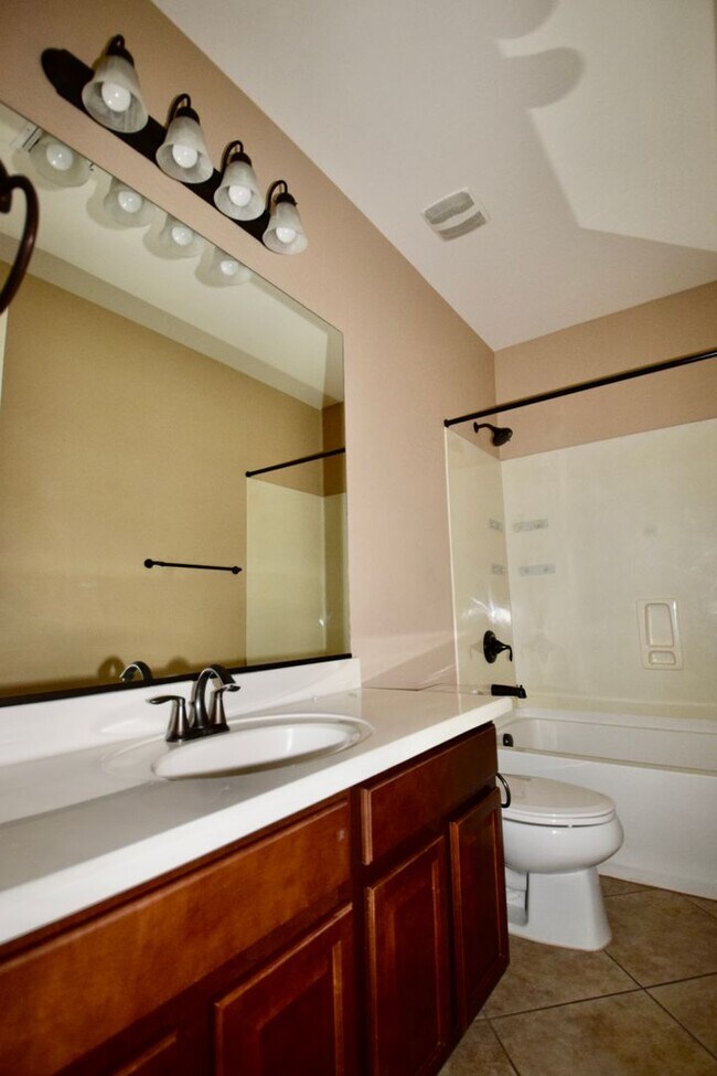 Building Photo - Beautiful 3 bedroom with a loft in Cooley Station!
