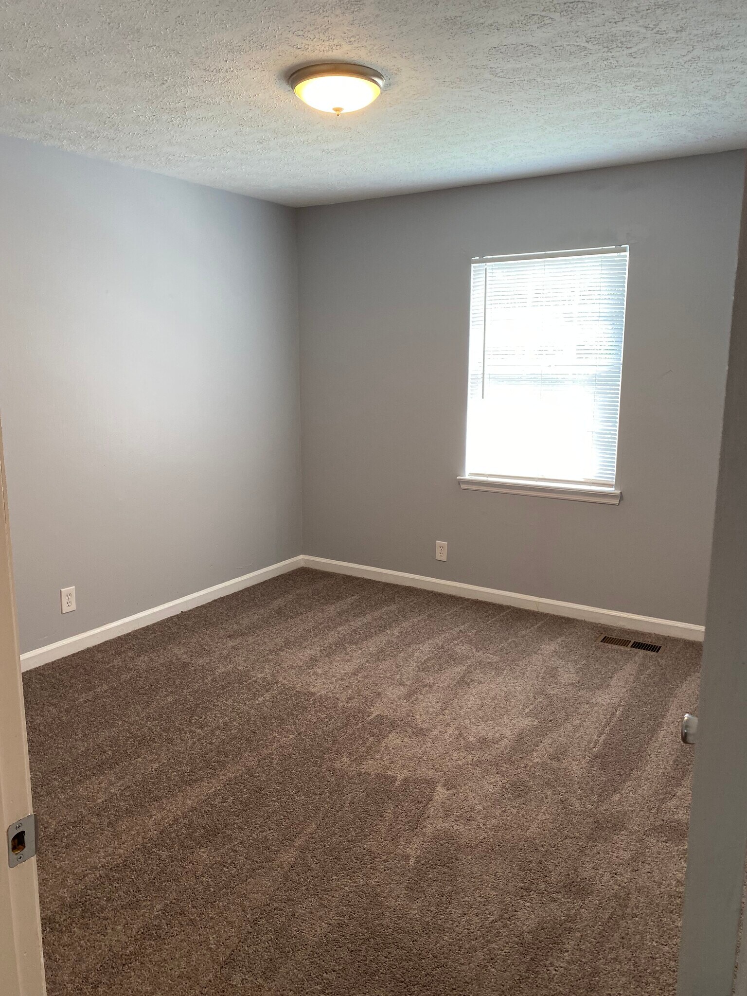 Building Photo - 738 Flint Ridge Dr