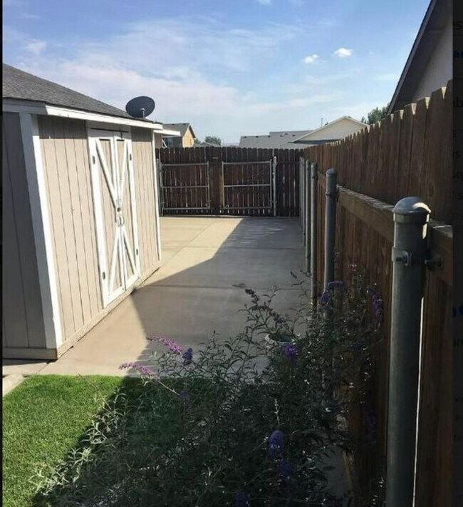 Building Photo - Stunning 3 Bedroom in West Pasco with RV Parking!!