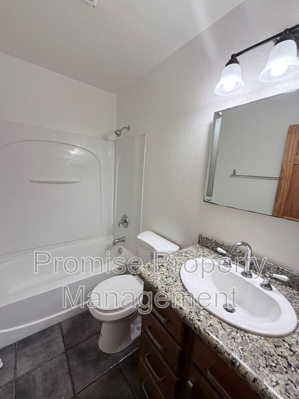 Building Photo - 6 E Lexington Ave