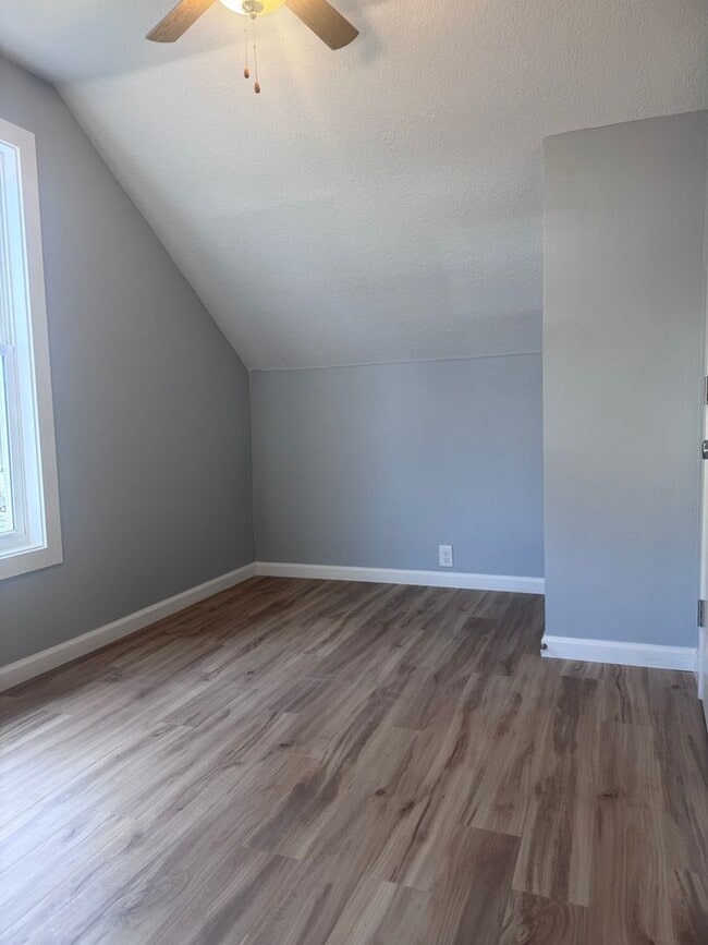 Building Photo - Remodeled 4 Bedroom 1 Bathroom Home