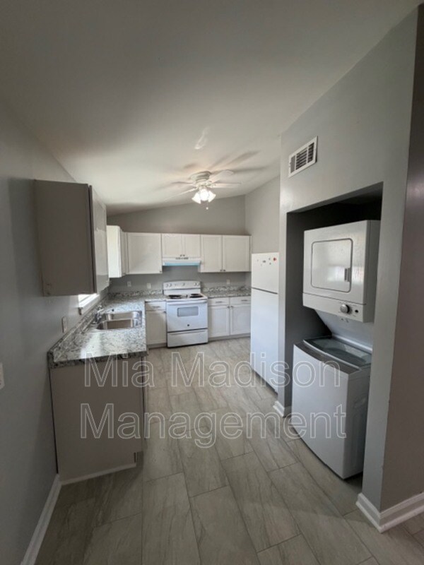 Building Photo - 319 W 31st St