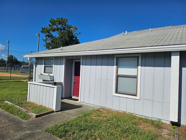 Building Photo - $1150 - 2/2 - Move In Special!