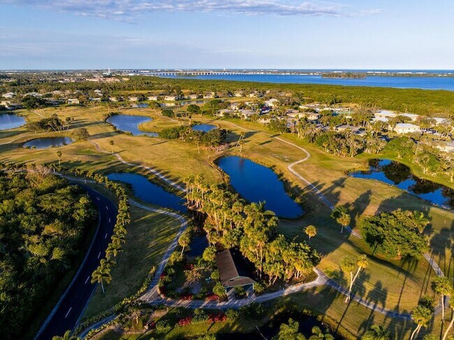 Building Photo - 2 Vista Gardens Trail Unit 202