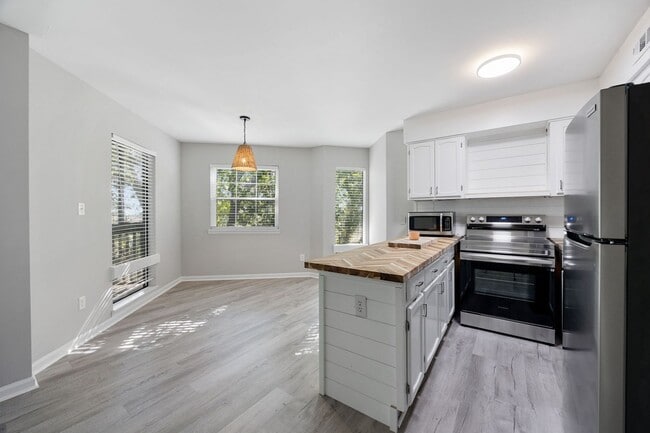 Building Photo - Fully Renovated 2BR/2BA Condo for Rent – P...