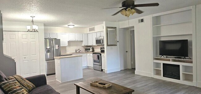 Building Photo - 320 Forestway Cir