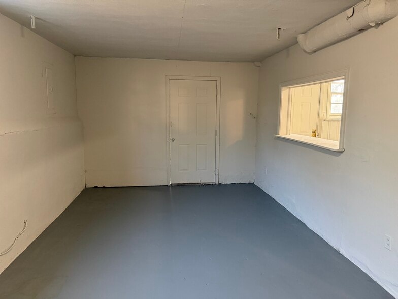 Building Photo - 501 Crestfield Rd