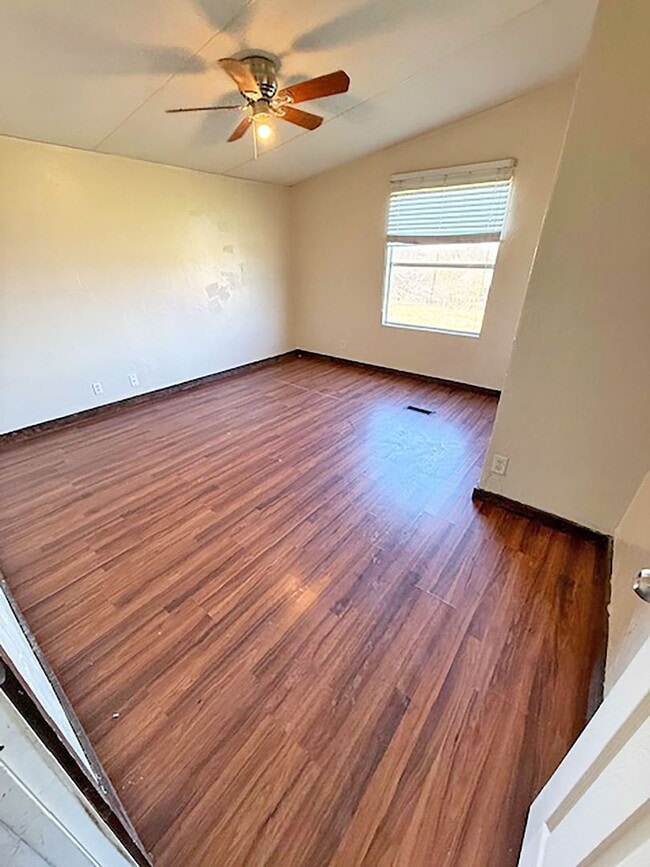 Building Photo - Beautiful 4 Bedroom 2 Bath manufactured home in Rhome Texas on 2 acres.