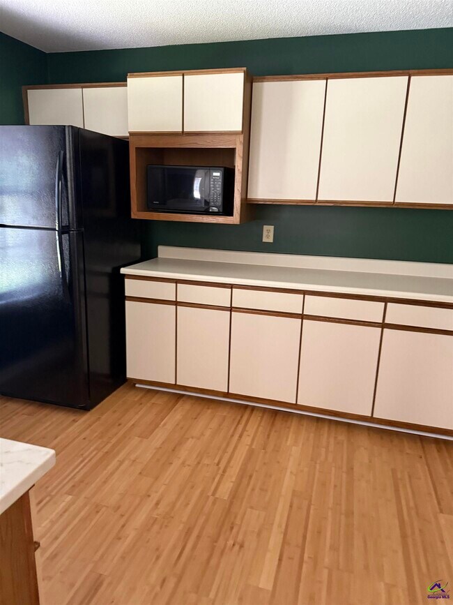 Building Photo - 421 Granada Terrace