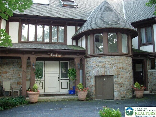 Primary Photo - 444 W 3rd St