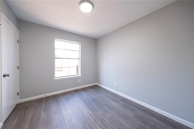 Building Photo - 4900 Hawk Cove