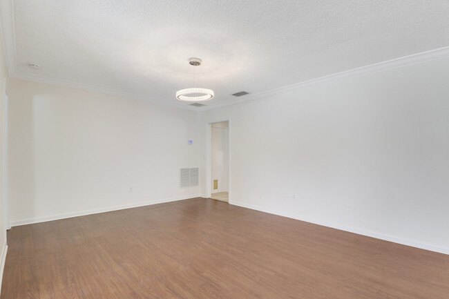 Building Photo - 1284 SW 9th St