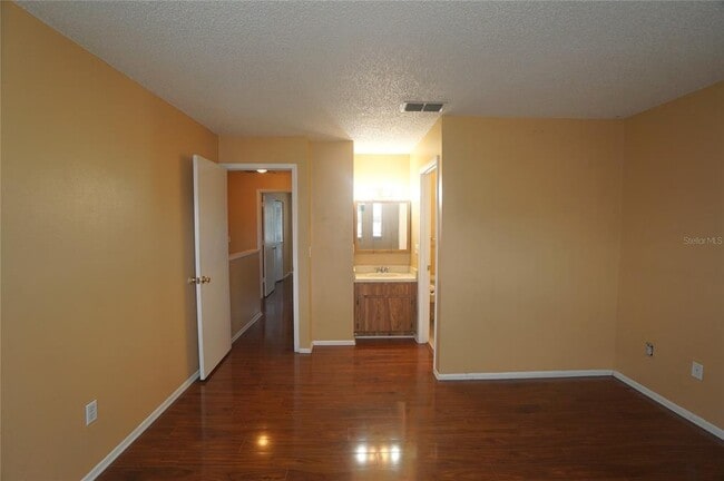Building Photo - 10049 Lake Oak Cir