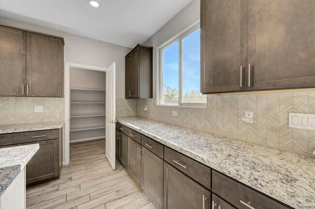 Building Photo - Gated community Located within the Valley Vista Master Plan. 4 Bed 3 Bath features and Open and i...
