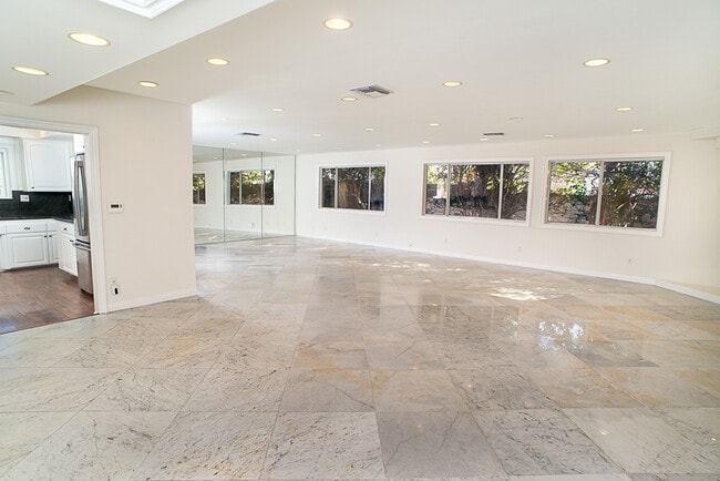 Living to Dining - 3650 Sapphire Dr