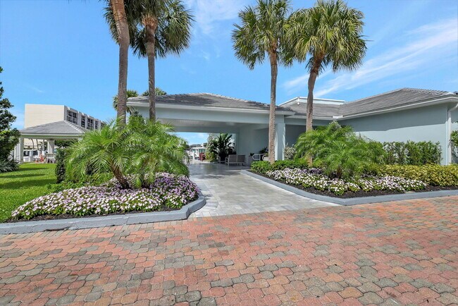 Building Photo - 2707 N Ocean Blvd