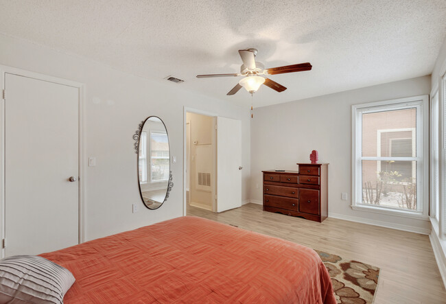 Building Photo - 628 Trinidad Ct