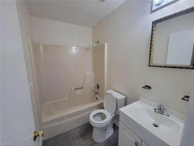 Building Photo - 3985 Nc 268 Highway E Unit