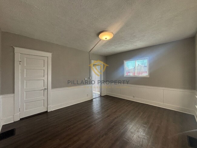 Building Photo - Beautifully Updated, 2-Bedroom, 1.5-Bathroom Located in Brookside Park, Available NOW!