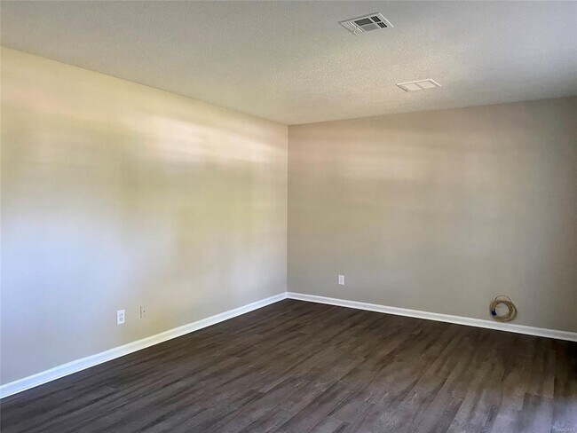 Building Photo - 306 Oakwild Dr