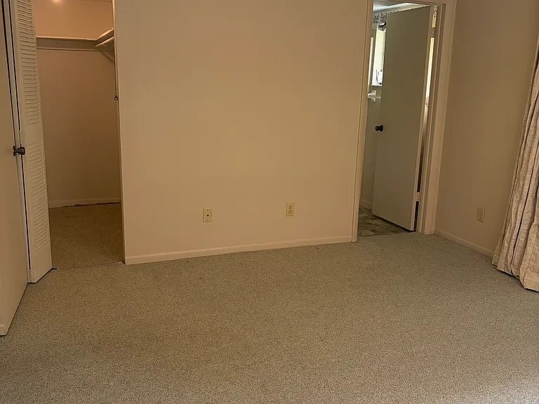 Building Photo - 400 El Camino Dr