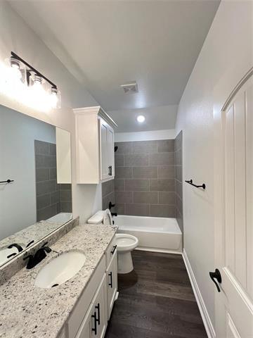 Building Photo - 704 Greyson Ln