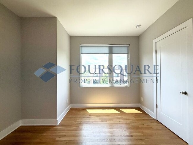 Building Photo - Beautiful  3-Bed / 3.5-Bath End-Unit Townhome with Rooftop Patio, Skyline Views & Climate-Control...
