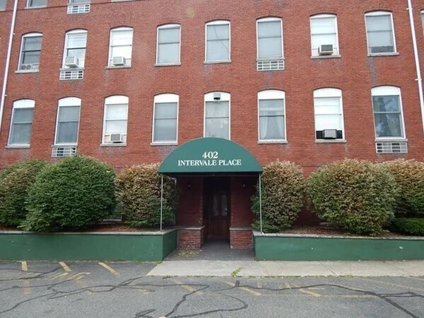Building Photo - 402 River St