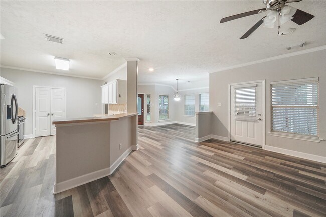 Building Photo - 6 Valewood Pl
