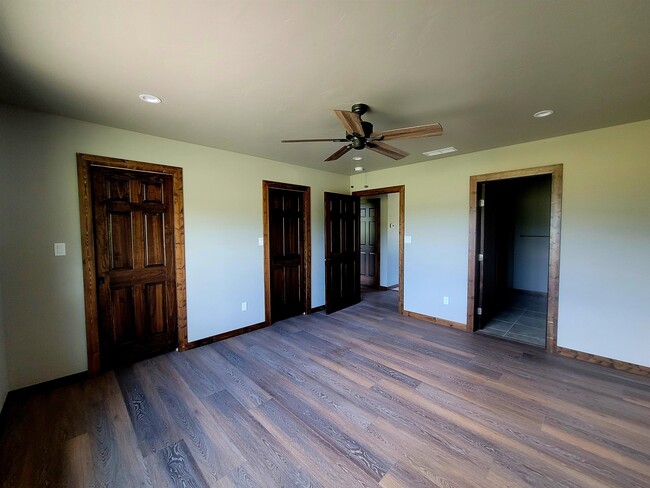 Building Photo - 401 Alpine Dr