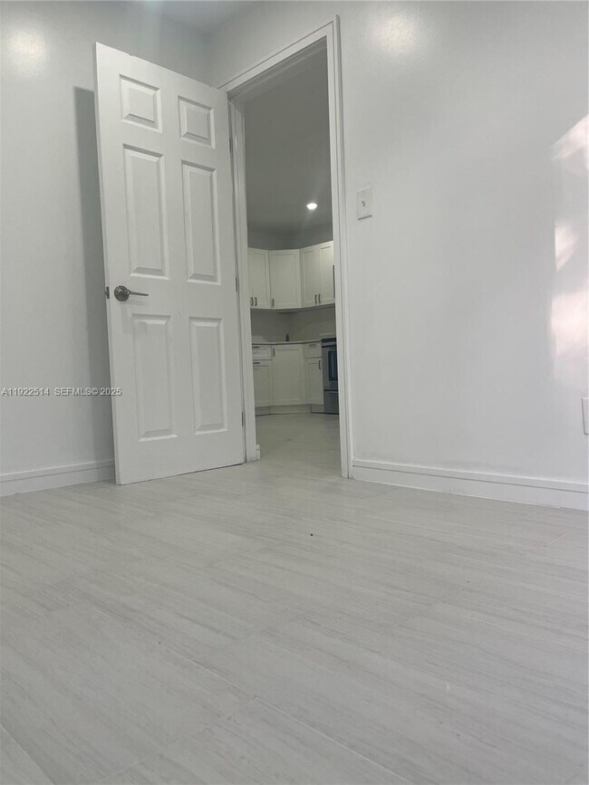 Building Photo - 3912 SW 12th Ct