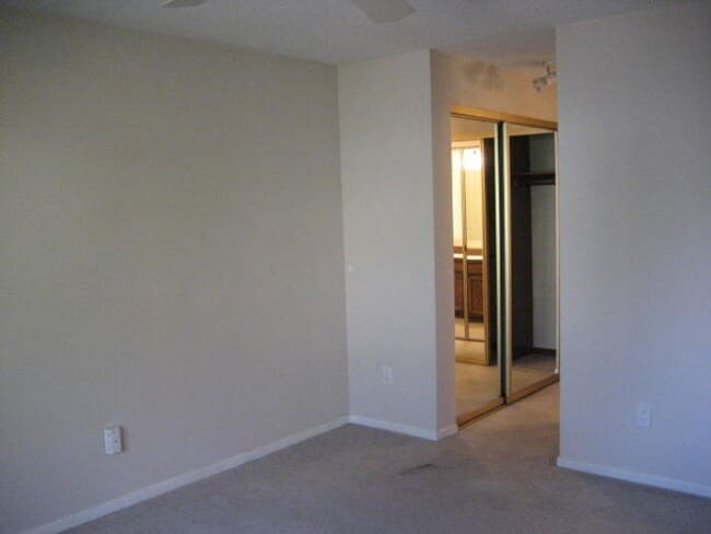 Building Photo - 44 Crestfield Ct