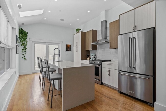 Primary Photo - 11 Ashland St